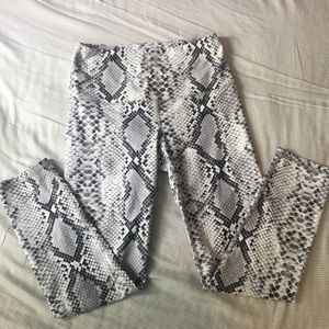NWOT Noli Active 7/8 leggings